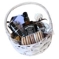 Подарочная корзина мужчине с Днем Рождения